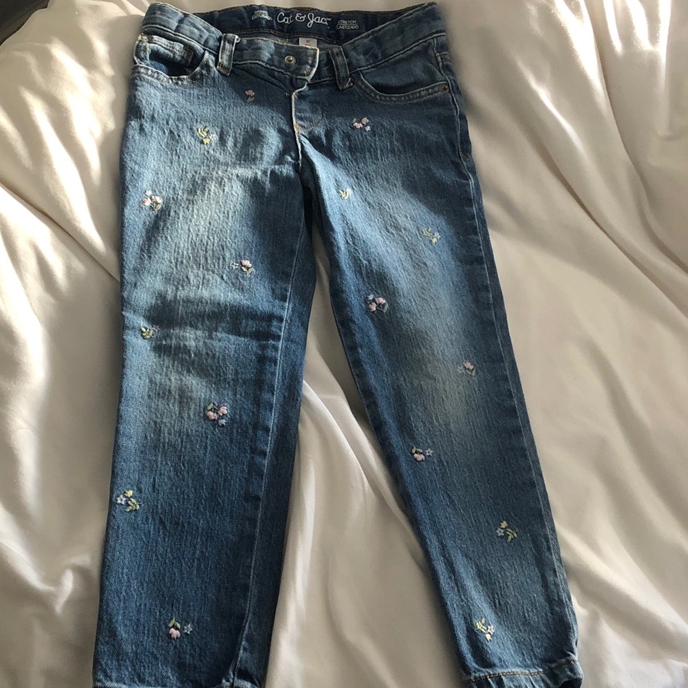 Cat & Jack Women's Floral Embroidered Cropped Jeans